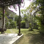 Padang Padang Surf Villa