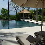 Beachfront Villa Black Pearl