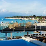 Ware Ware Surf Bungalow Lembongan