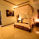 Ratna Villa