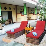Taxa Inn Kuta Raya