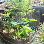 Farmer\'S Yard Hostel