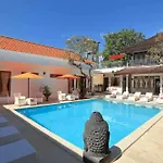 Villa Agung Beach Inn
