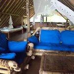 Topi Inn