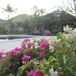 Taman Lily\'S Hotel