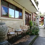 Oka Kartini Bungalows