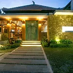 Pesantian Villa And Warung