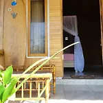 Friend House Stay & Surf