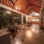 Villa Wirtiga - Elegant 3Bdr Villa In The Heart Of Canggu!