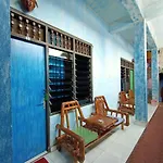 Lovina Central Hostel