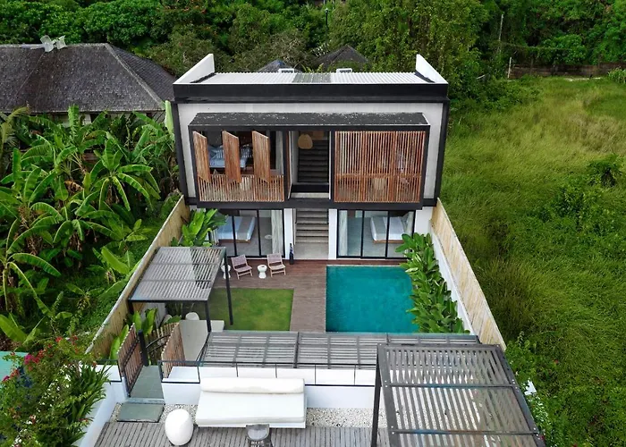 New 4 Bedroom 5 Min Walk To Berawa Beach Enclosed Livng