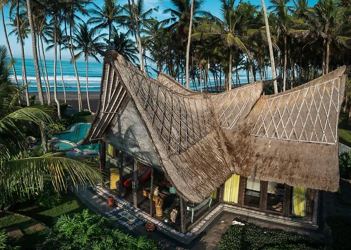Absolute Beachfront Villa Laut