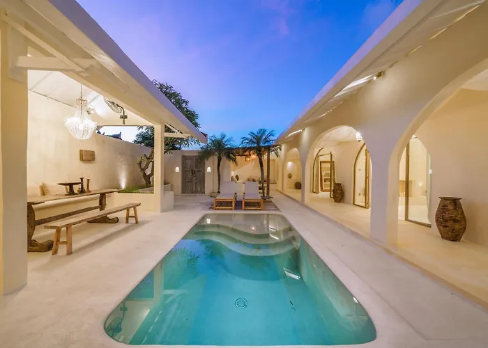 Villa Stella: 2Br Vibrant Mediterranean Oasis