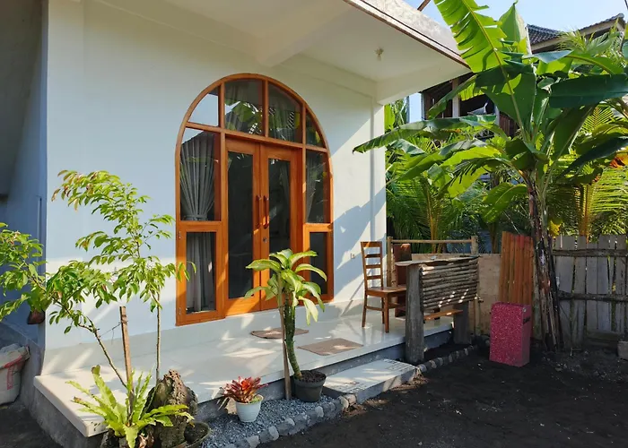 Friend House Stay & Surf