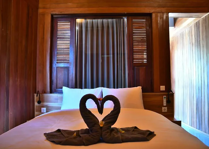 Putra\'Lebah Amed Guest House