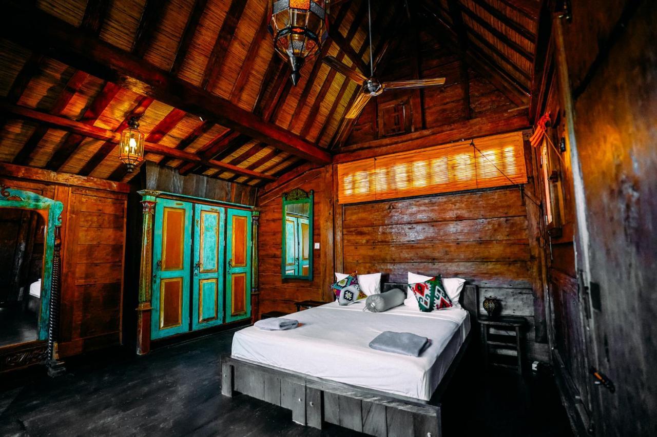 Blue Earth Village Hotel *