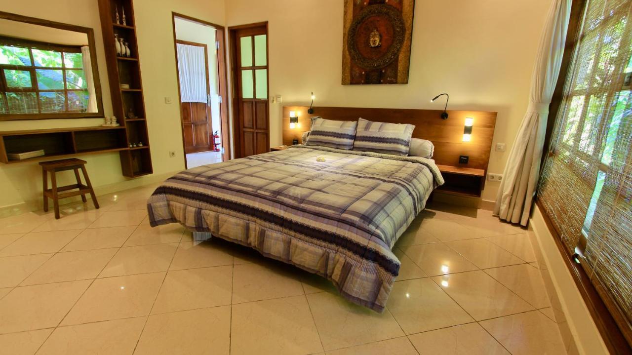 Surgawi Villa Lovina (Bali)