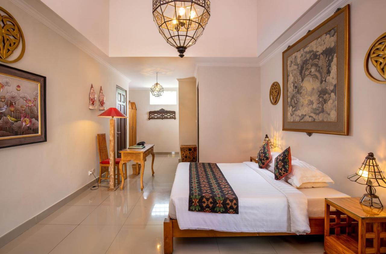Field And Restaurant Hotel