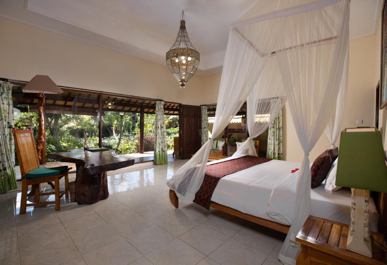 Field And Restaurant Hotel Ubud (Bali)