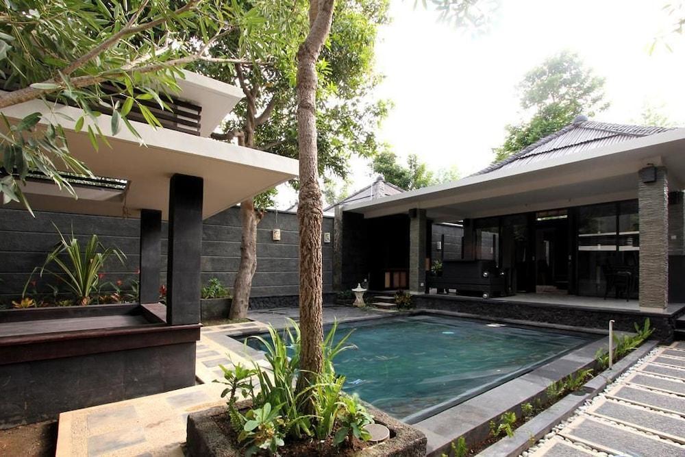 Villa Gino Feruci By Kagum Lovina (Bali)