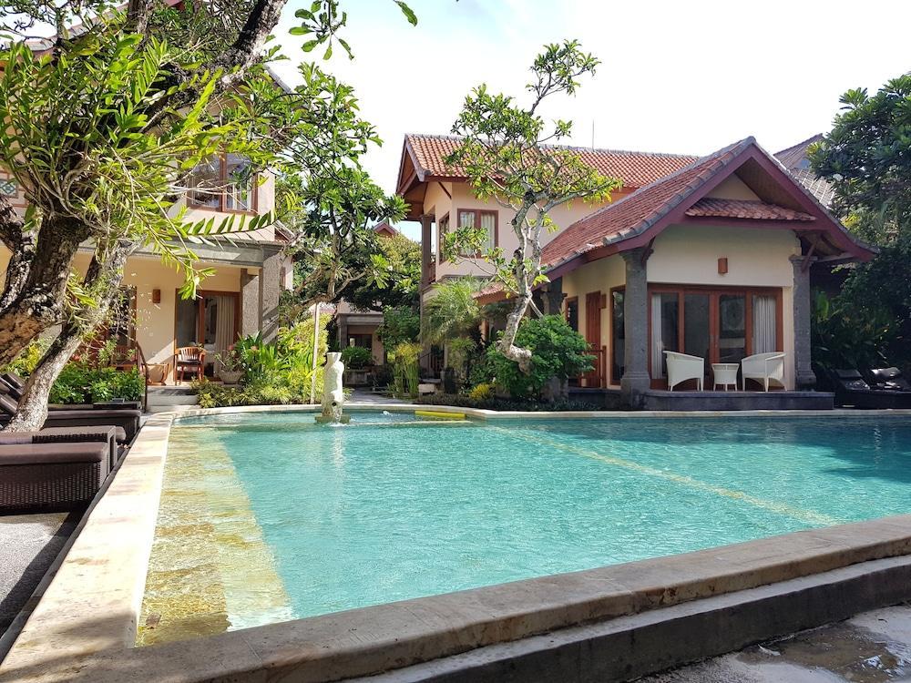 Puri Mesari Hotel