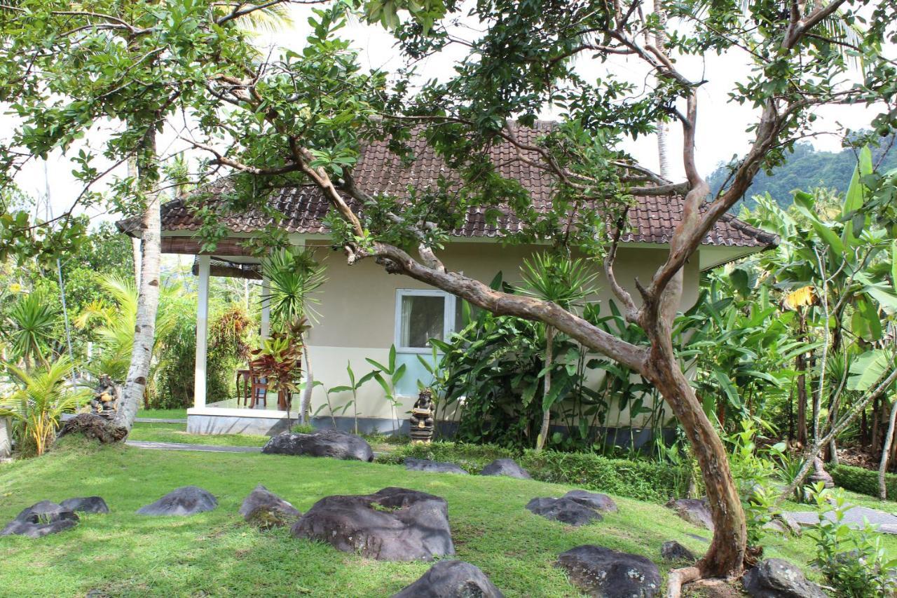 Tepi Sungai 3*