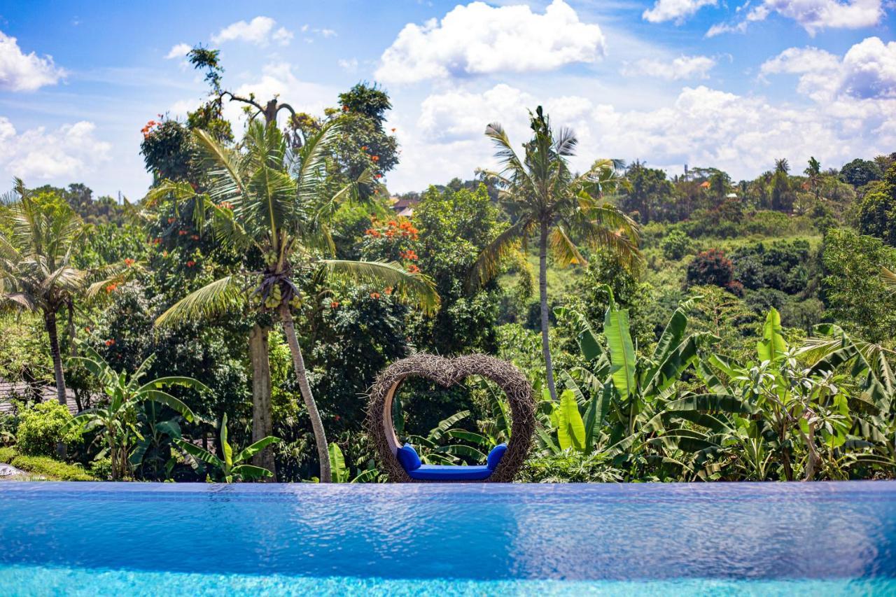 Wake In Paradise And Luxury Lebah Villas