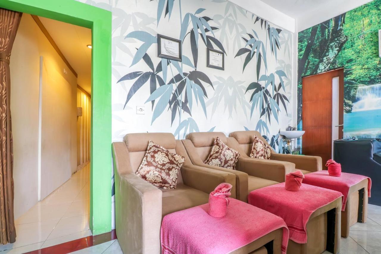 Oyo 2679 Exis Tropical And Hotel 2*