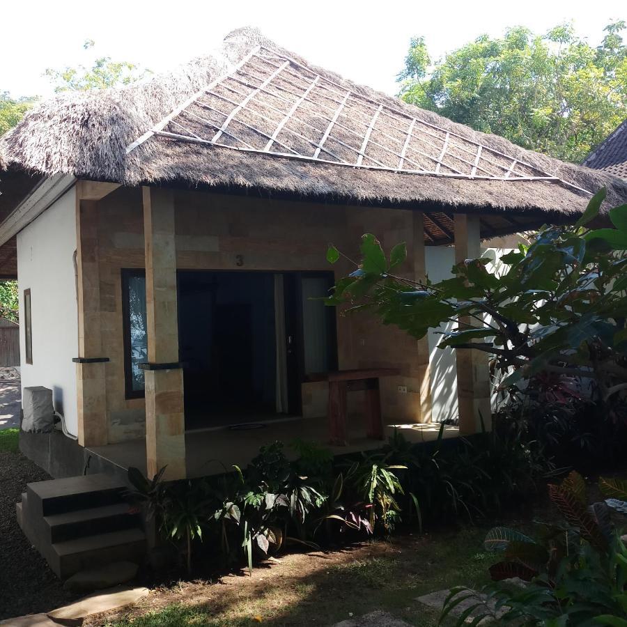 Jemeluk Inn *