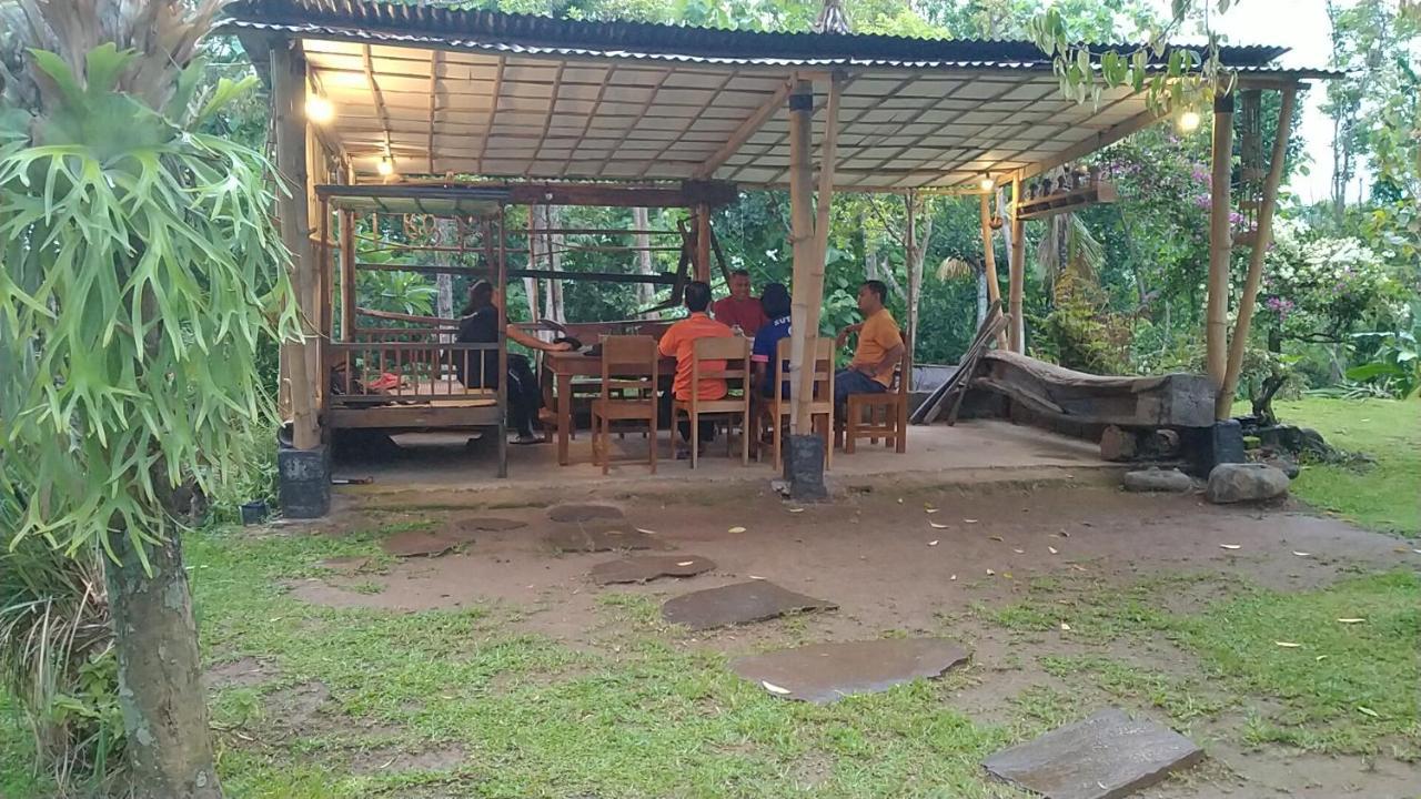 Esa Di Kubu Singaraja (Bali)