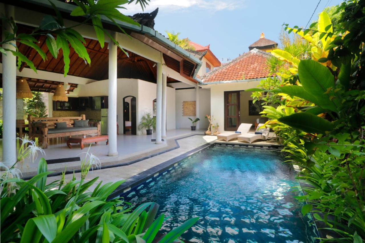 Singgah Villa Seminyak (Bali)