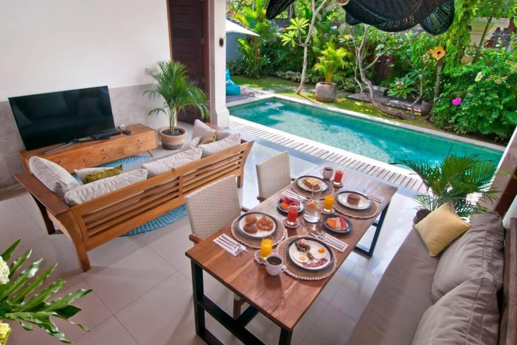 2br Violetta - Minggu * Kerobokan (Bali)