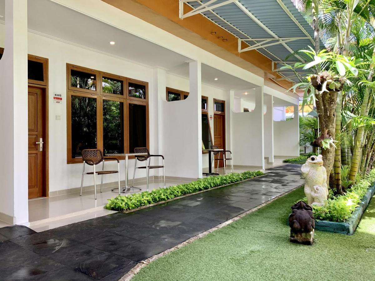 Febri's & Hotel