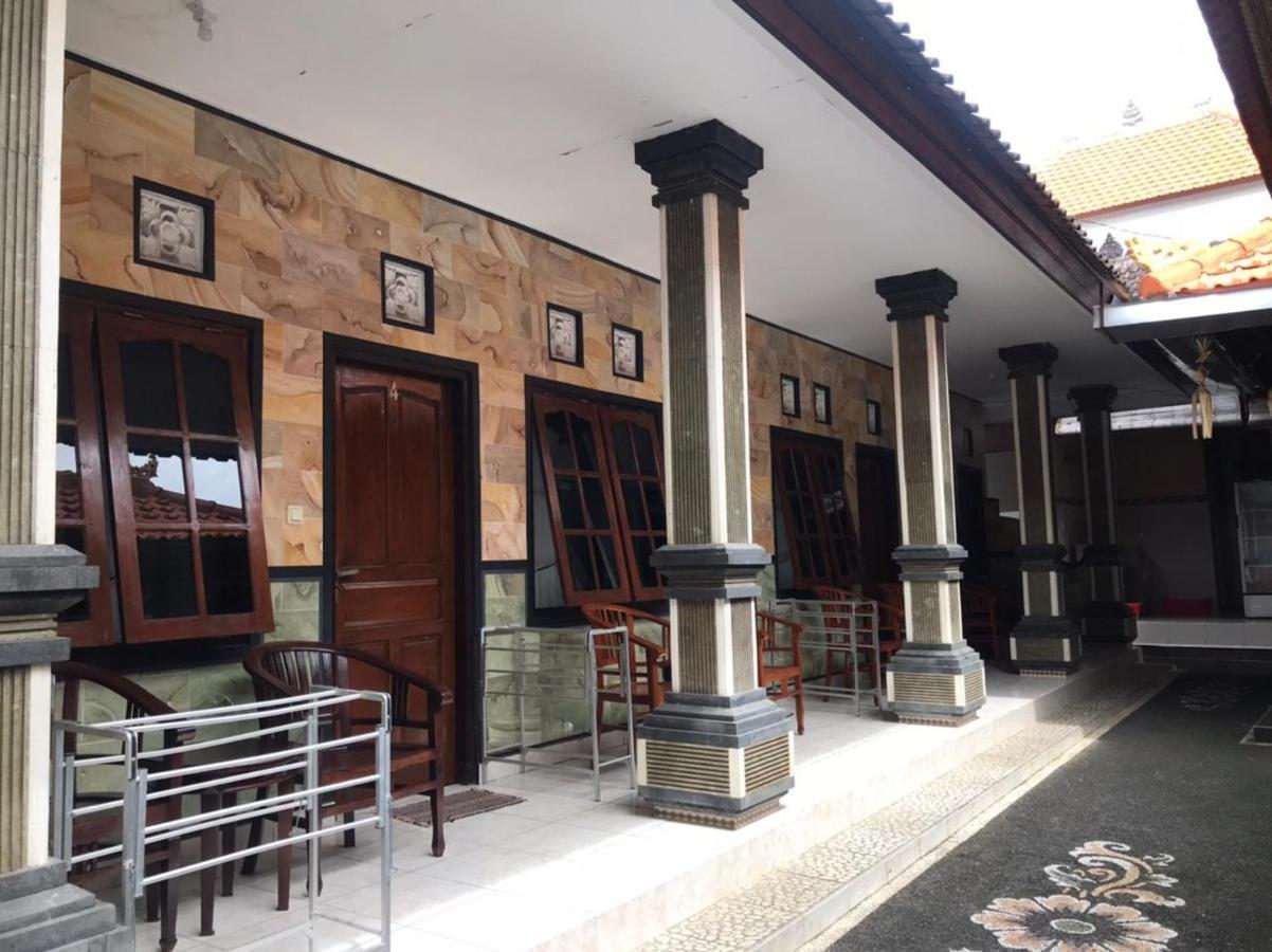 Leo Guest house *