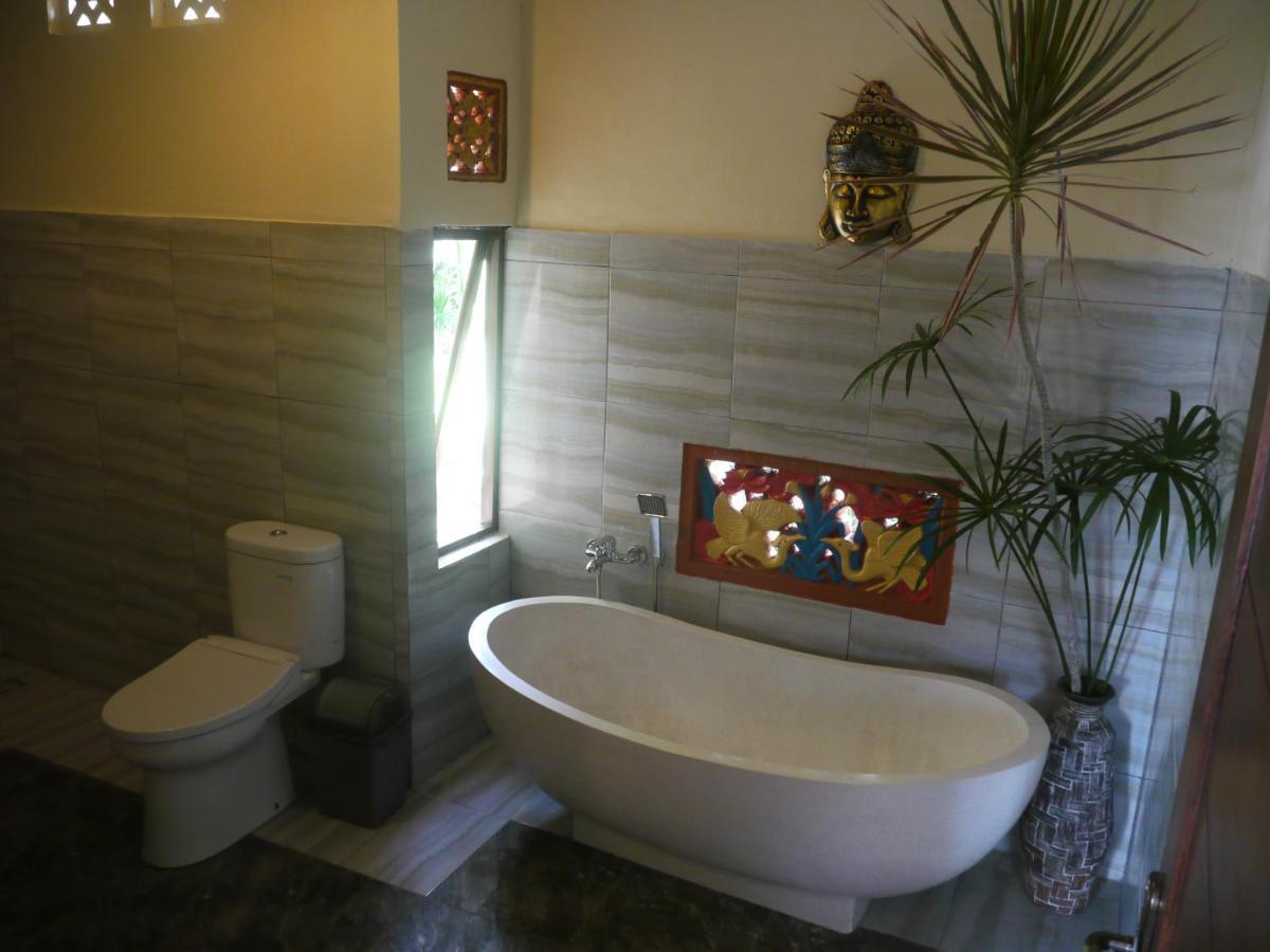 Asri Sari & By Samhita Bali