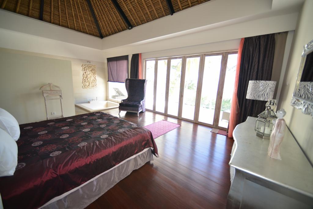 Beachfront Black Pearl * Padangbai (Bali)