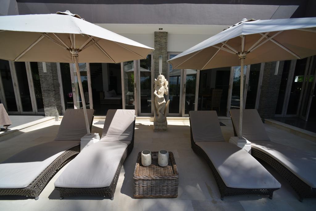 Villa Beachfront Black Pearl