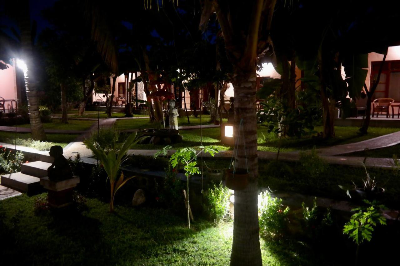 1000 Dream Hotel Lovina (Bali)