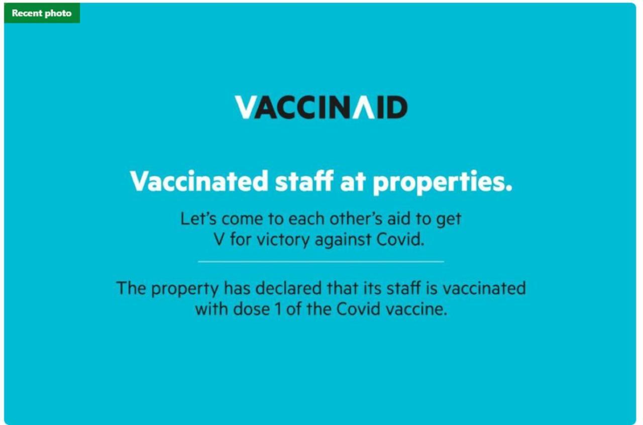 Vaccinated Staff - Oyo 1741 Komala Indah Cottages Hotel