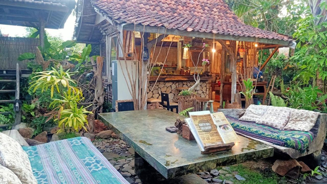 Santhiku & 2* Lovina (Bali)