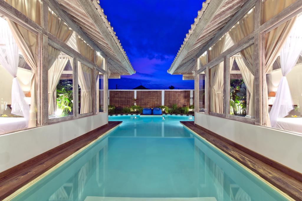 Laksmana Hideaway 2 - Surrounded By Water- 2bd With Fantastic Pool!