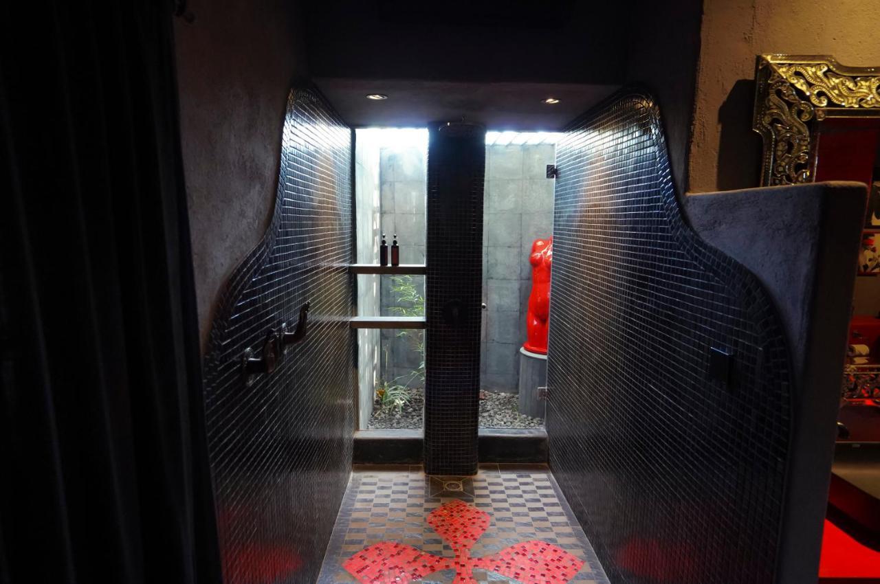 Pinkcoco - Constant Surprises & For Cool Adults Only 3* Uluwatu (Bali)