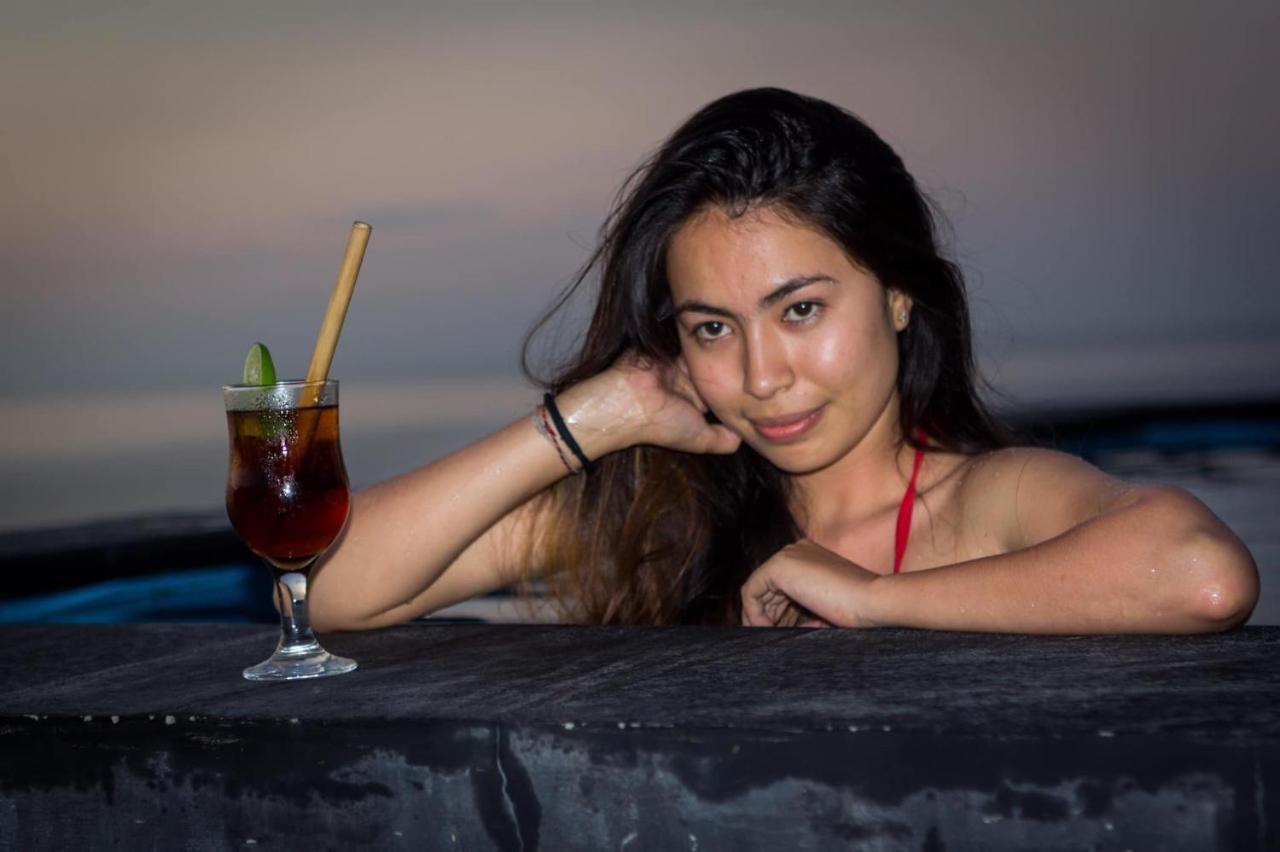 Waenis Sunset View And Restaurant, Amed, Bali * Amed (Bali)