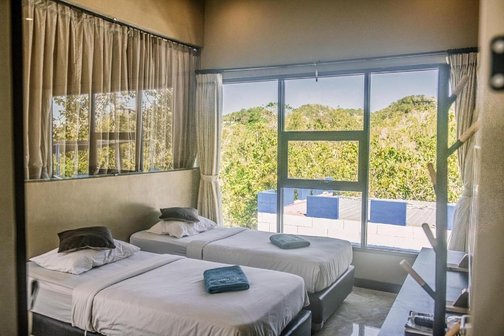 Bombora Surf Camp Guest house *