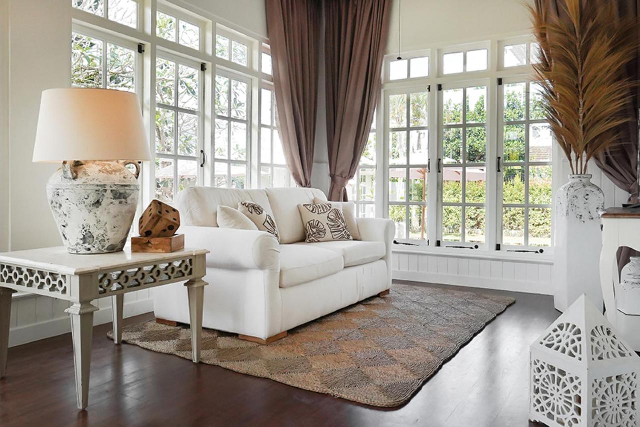 Symphony White By Balisuperhost *