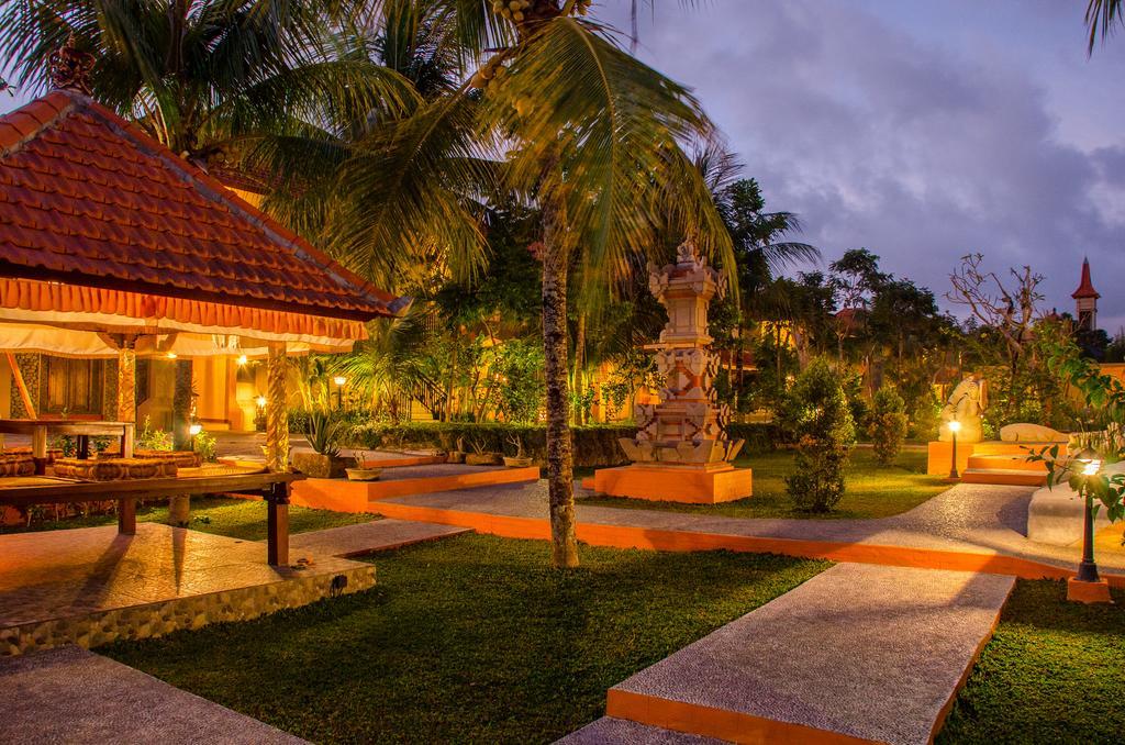 Field And Restaurant Hotel Ubud (Bali)