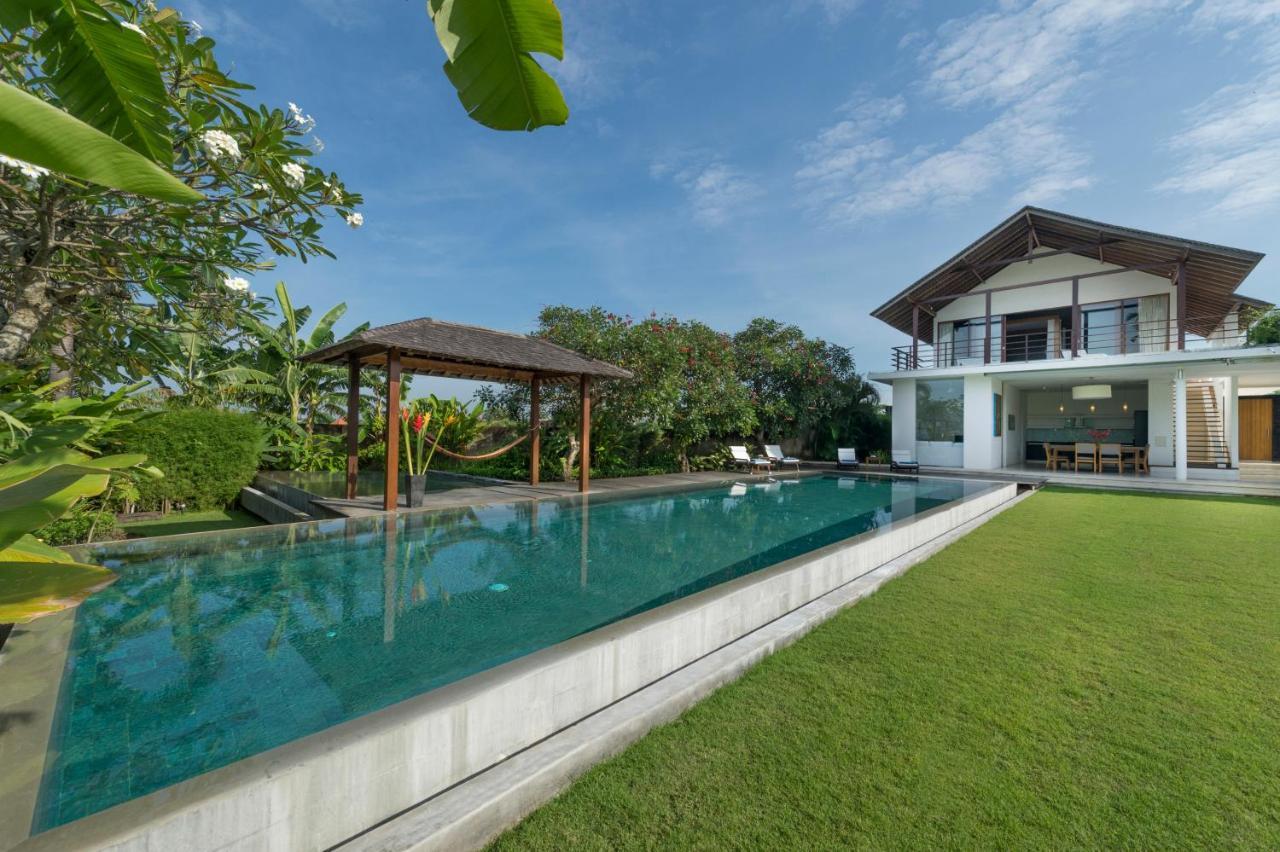 Kavya - 8-minute Walk From Berawa Villa