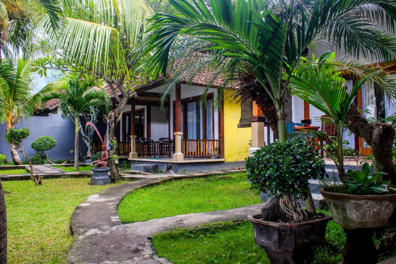 Coconut & Warung Guest house