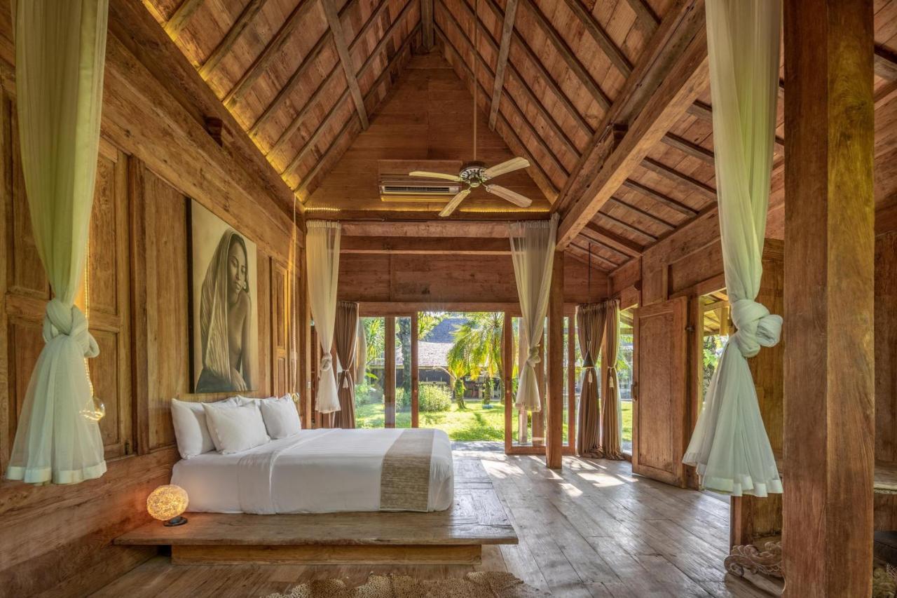 Resor Blue Karma Village