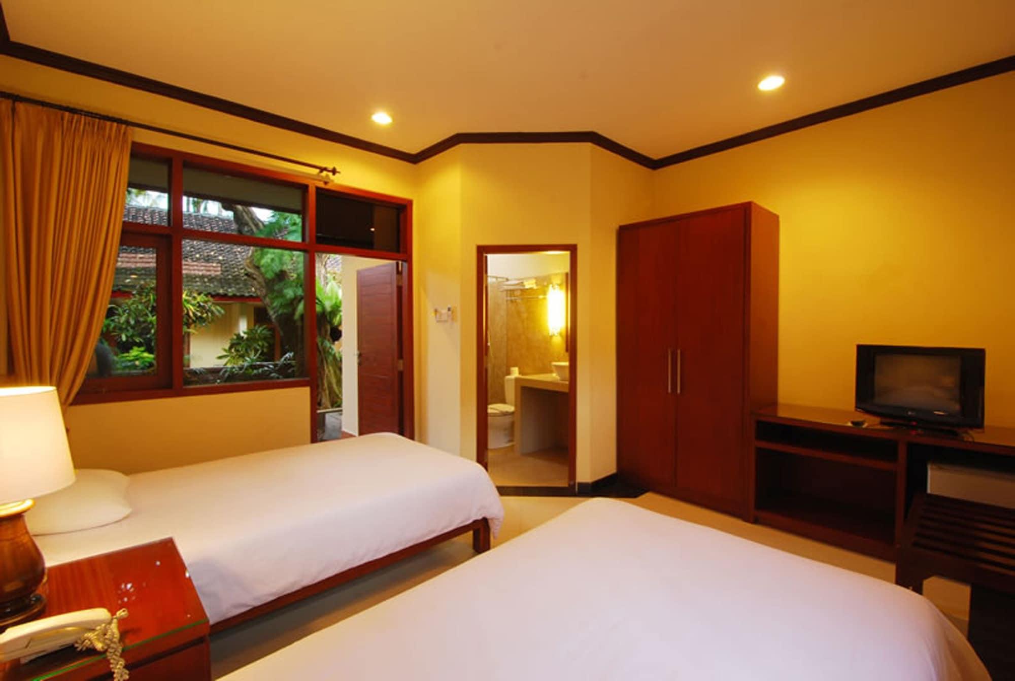Hotel Yulia Kuta 3*